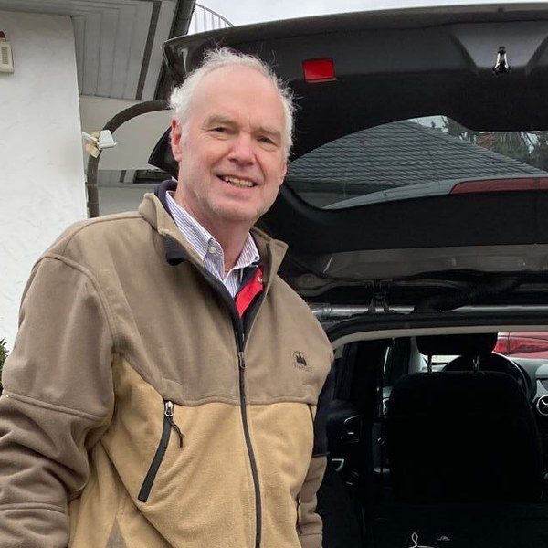 Dr. Martin Mühleisen, früherer Gemeinderat der Aktiven Gaiberger, beim Abhängen von Nistkästen